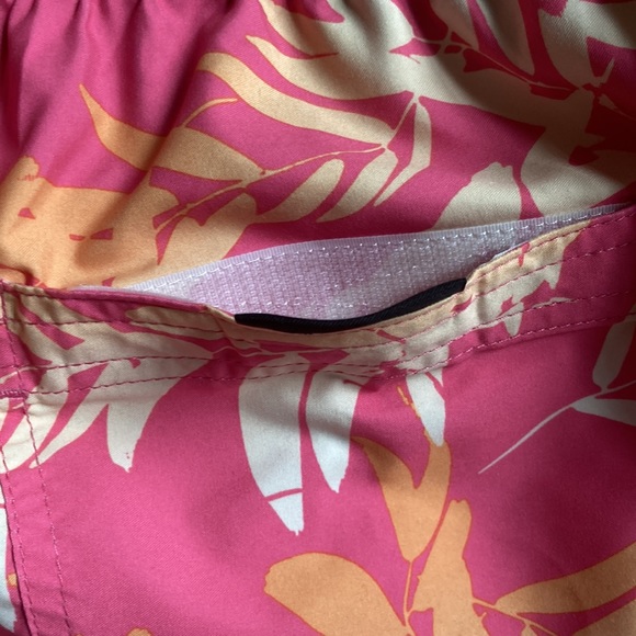 NWT Quiksilver “floral fade” volley 17 shorts/swim trunks - Picture 8 of 10